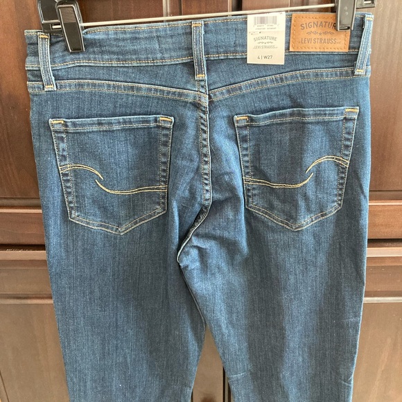 Levi Mid Rise Slim Boyfriend cropped jeans - Picture 9 of 13